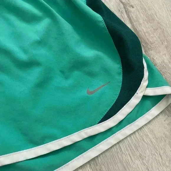NIKE - DriFit Training Shorts XL - Picture 3 of 6